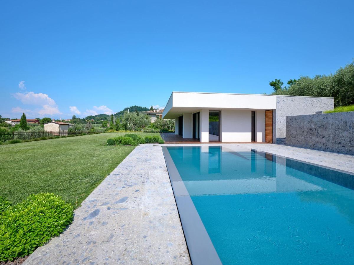 Villa Villasgarda - *
