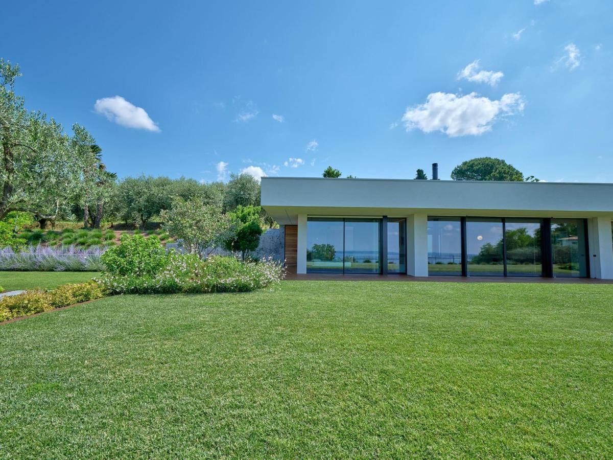 Villa Villasgarda - *