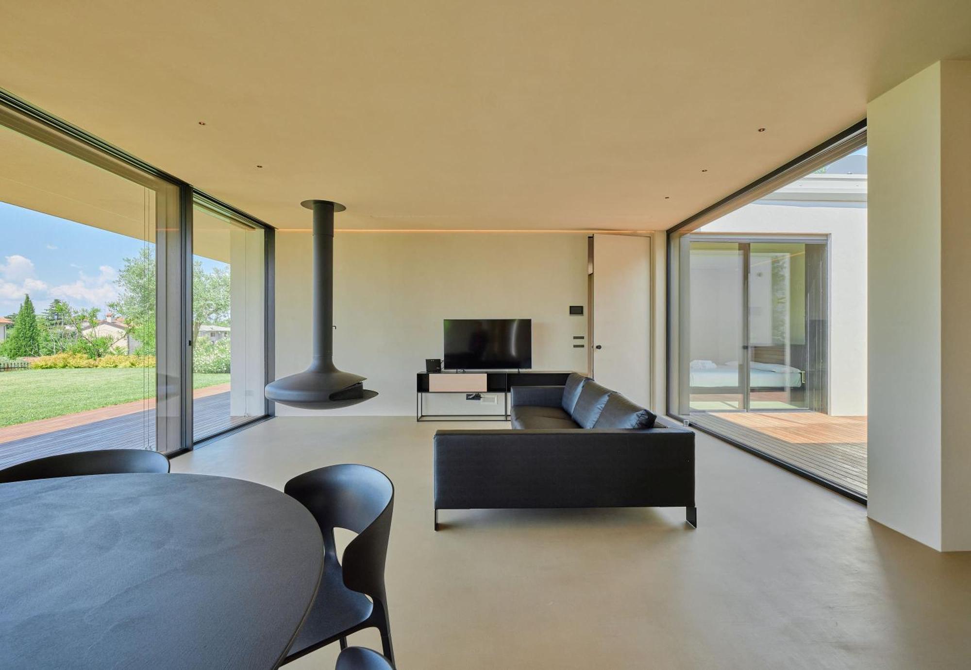 Villa Villasgarda - *