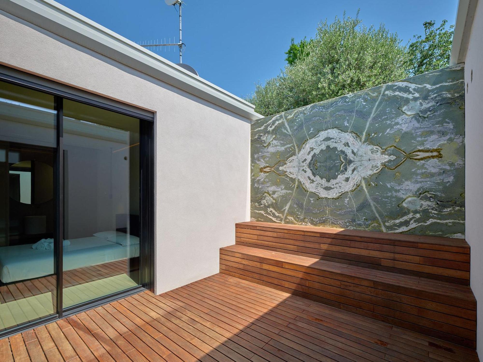 Villa Villasgarda - *